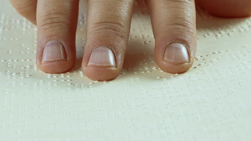 Ilustrasi artikel: HURUP BRAILLE IDENTITAS TUNANETRA tentang braille