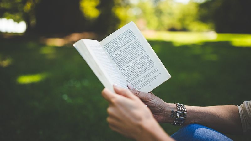 Ilustrasi artikel: 2025 Kartunet 20 Book: Tantangan Membaca 20 Buku dan Menulis Refleksi untuk Meningkatkan Literasi! tentang Kabar Kartunet