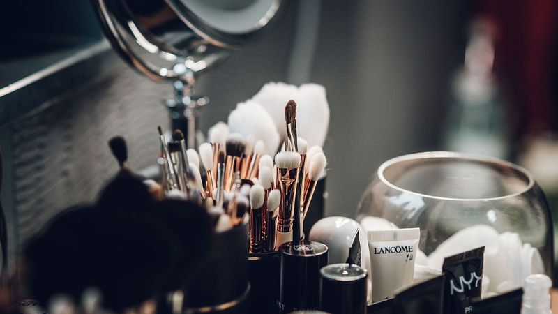 Ilustrasi artikel: Make Up Koreksi untuk Wajah Sempurna tentang Info & Peluang